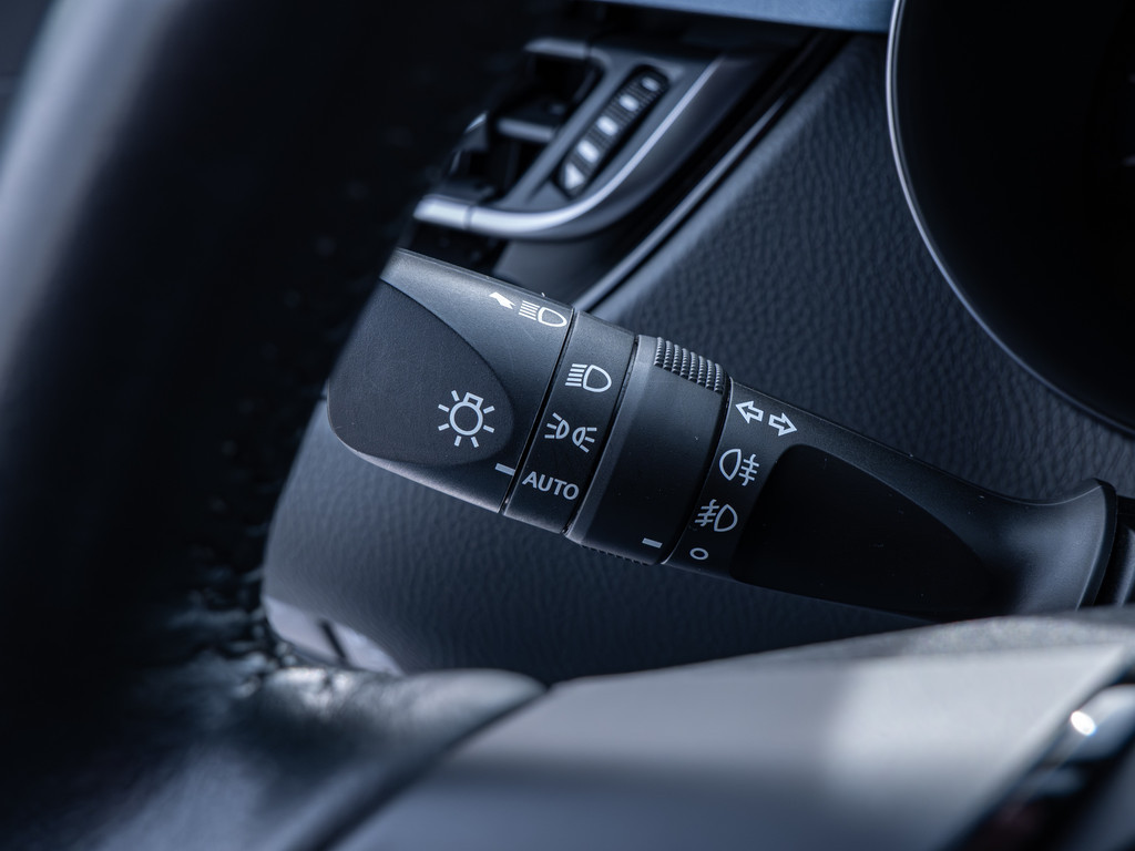 Fahrzeugansicht TOYOTA C-HR 2.0 Hybrid Team D - Bild 26