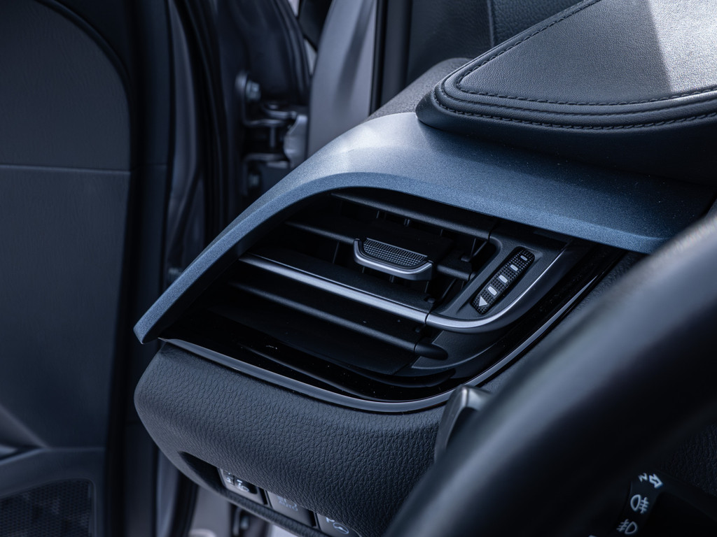 Fahrzeugansicht TOYOTA C-HR 2.0 Hybrid Team D - Bild 30