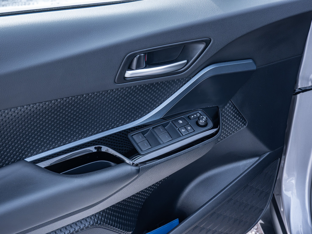 Fahrzeugansicht TOYOTA C-HR 2.0 Hybrid Team D - Bild 35