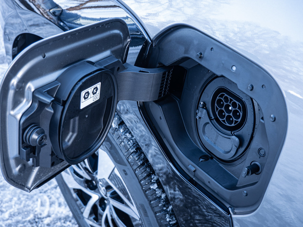 Fahrzeugansicht TOYOTA bZ4X AWD Lounge - Bild 2