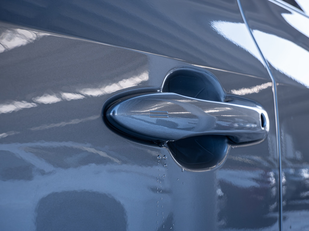 Fahrzeugansicht TOYOTA bZ4X AWD Lounge - Bild 3