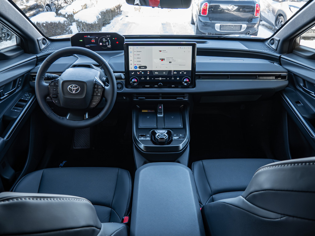 Fahrzeugansicht TOYOTA bZ4X AWD Lounge - Bild 9