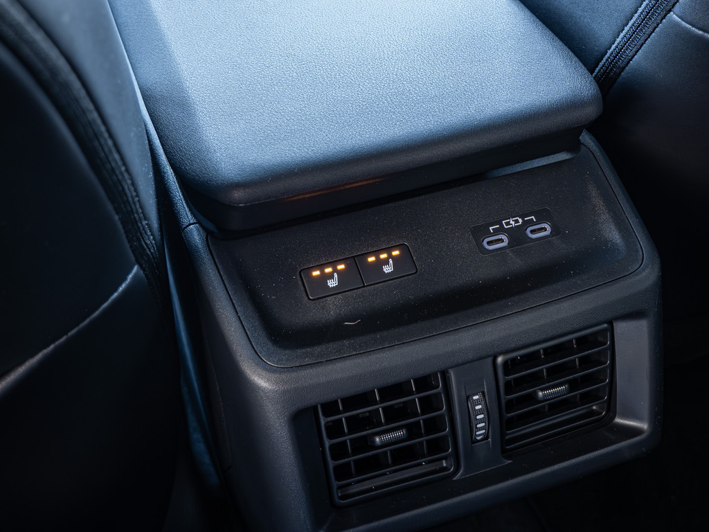 Fahrzeugansicht TOYOTA bZ4X AWD Lounge - Bild 13