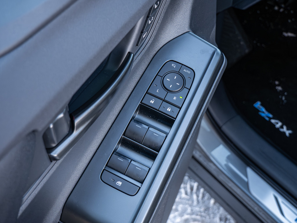 Fahrzeugansicht TOYOTA bZ4X AWD Lounge - Bild 35