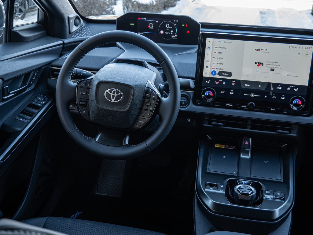 Fahrzeugansicht TOYOTA bZ4X AWD Lounge - Bild 10