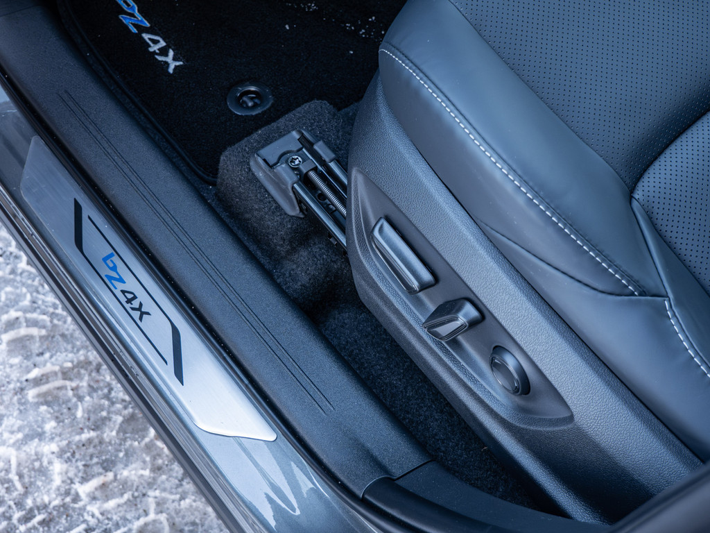 Fahrzeugansicht TOYOTA bZ4X AWD Lounge - Bild 31