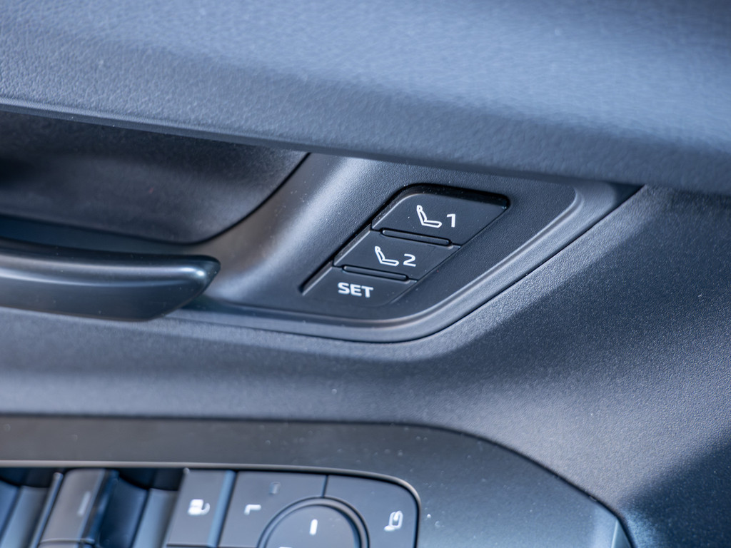 Fahrzeugansicht TOYOTA bZ4X AWD Lounge - Bild 36