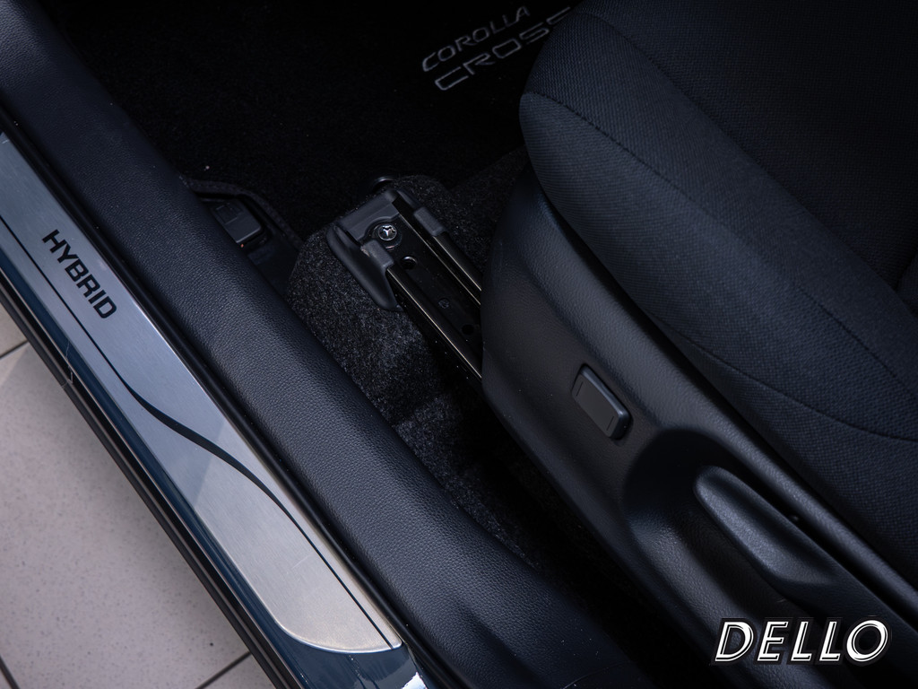 Fahrzeugansicht TOYOTA Corolla Cross 2.0 Hybrid FWD Team Deutschland - Bild 27