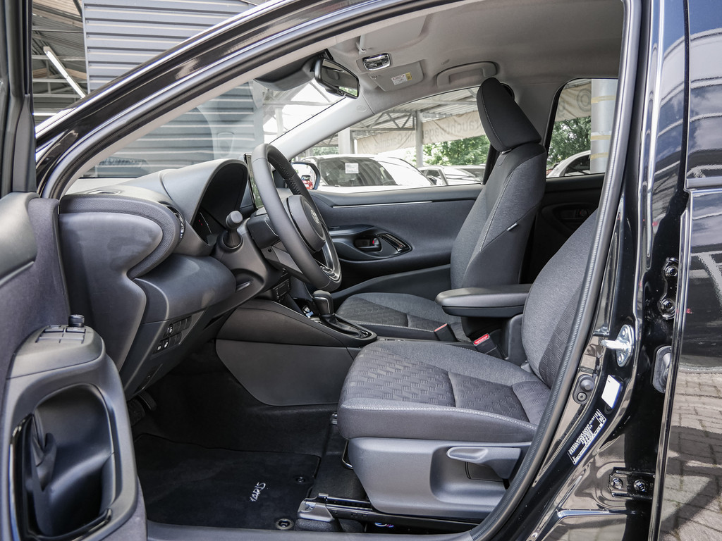 Fahrzeugansicht TOYOTA Yaris 1.5 Hybrid Teamplayer - Bild 3