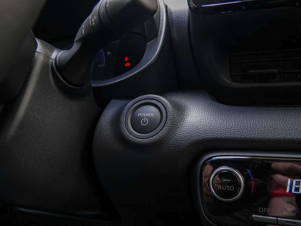 Fahrzeugansicht TOYOTA Yaris 1.5 Hybrid Teamplayer - Bild 24