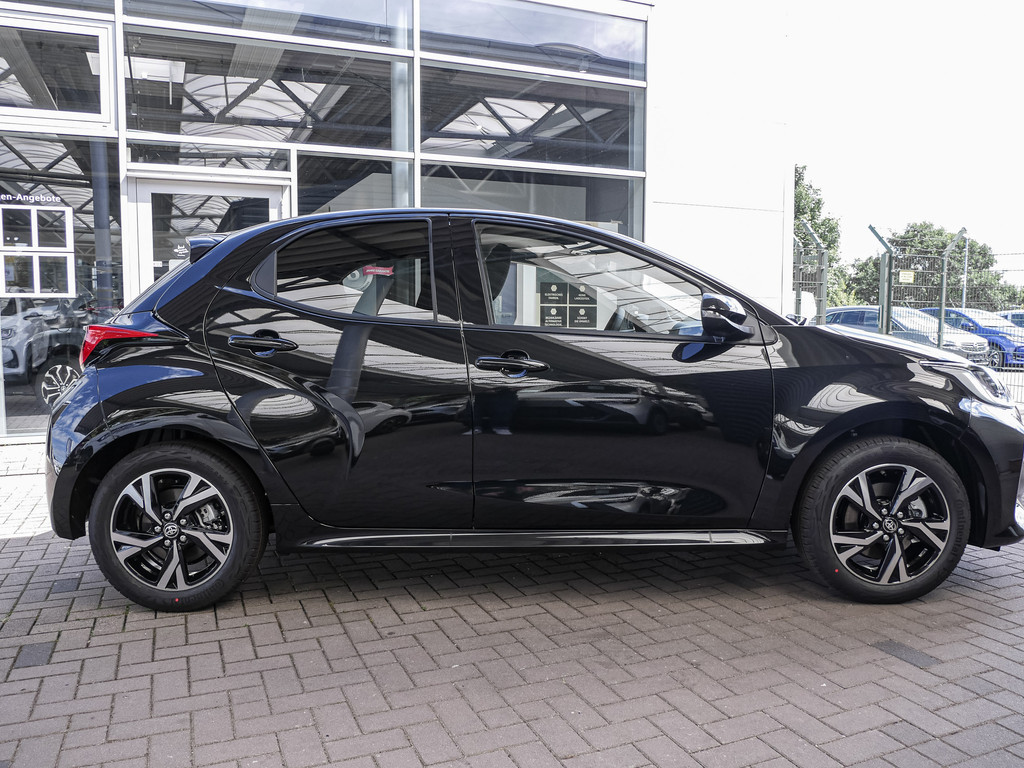 Fahrzeugansicht TOYOTA Yaris 1.5 Hybrid Teamplayer - Bild 34