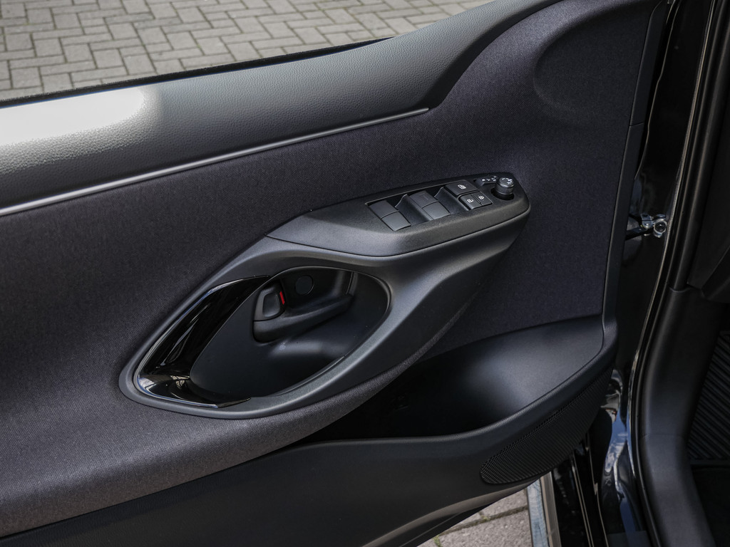 Fahrzeugansicht TOYOTA Yaris 1.5 Hybrid Teamplayer - Bild 35