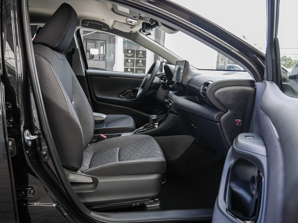 Fahrzeugansicht TOYOTA Yaris 1.5 Hybrid Teamplayer - Bild 5