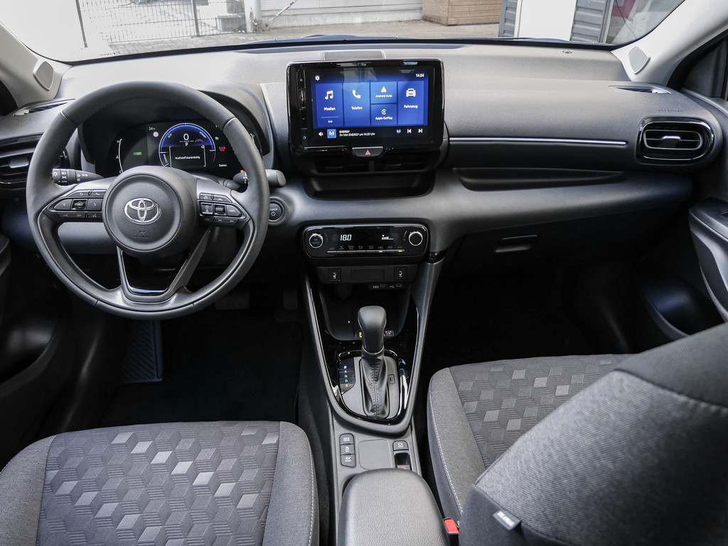 Fahrzeugansicht TOYOTA Yaris 1.5 Hybrid Teamplayer - Bild 8