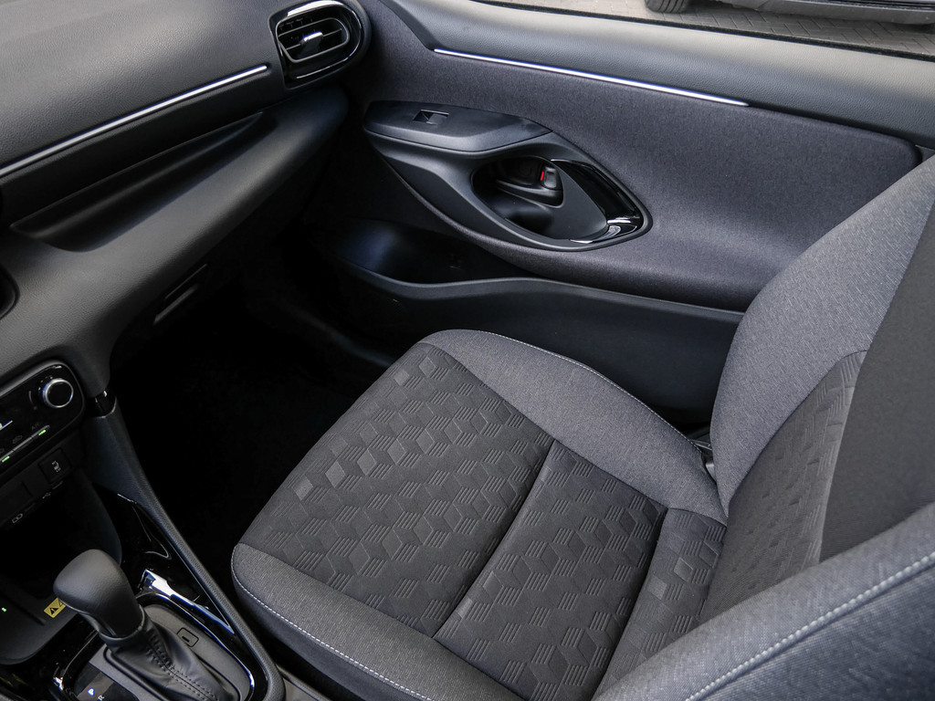 Fahrzeugansicht TOYOTA Yaris 1.5 Hybrid Teamplayer - Bild 21