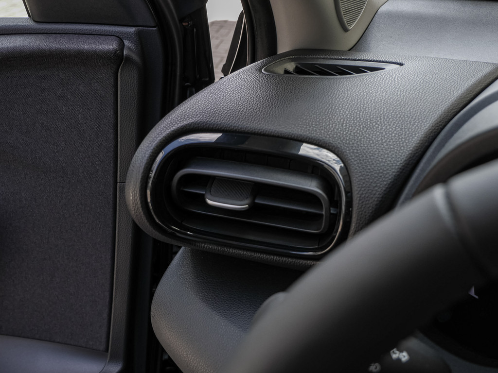 Fahrzeugansicht TOYOTA Yaris 1.5 Hybrid Teamplayer - Bild 30