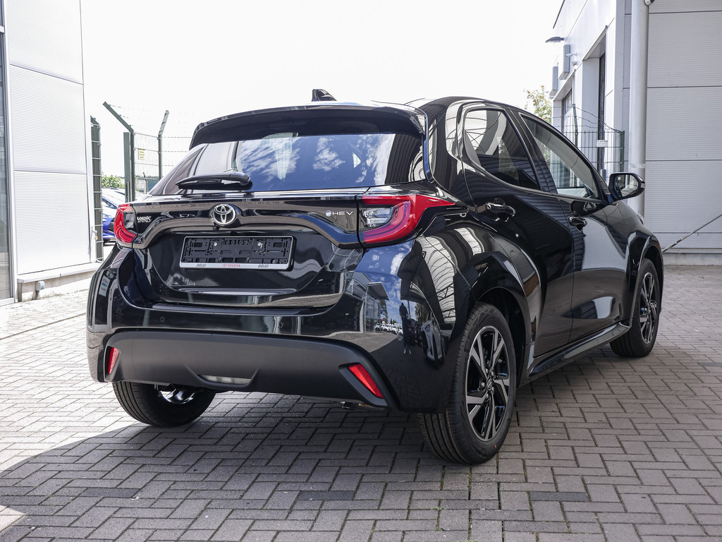 Fahrzeugansicht TOYOTA Yaris 1.5 Hybrid Teamplayer - Bild 37