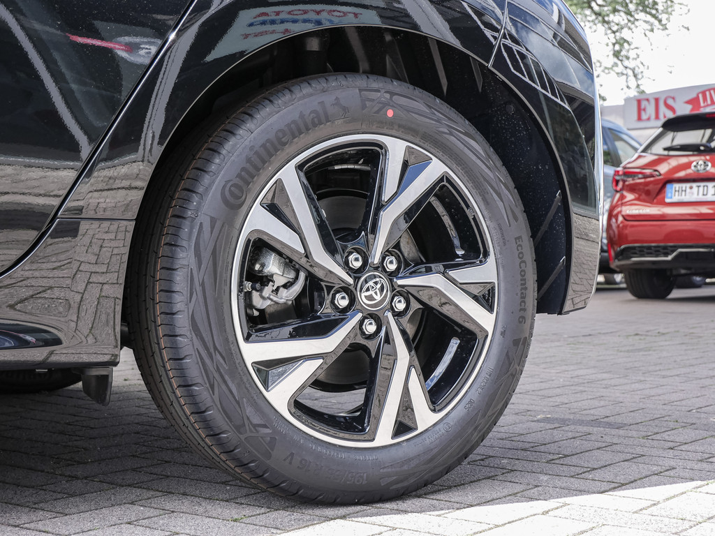 Fahrzeugansicht TOYOTA Yaris 1.5 Hybrid Teamplayer - Bild 41