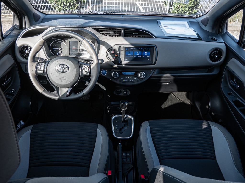 Fahrzeugansicht TOYOTA Yaris 1.5 Hybrid Style Selection - Bild 6