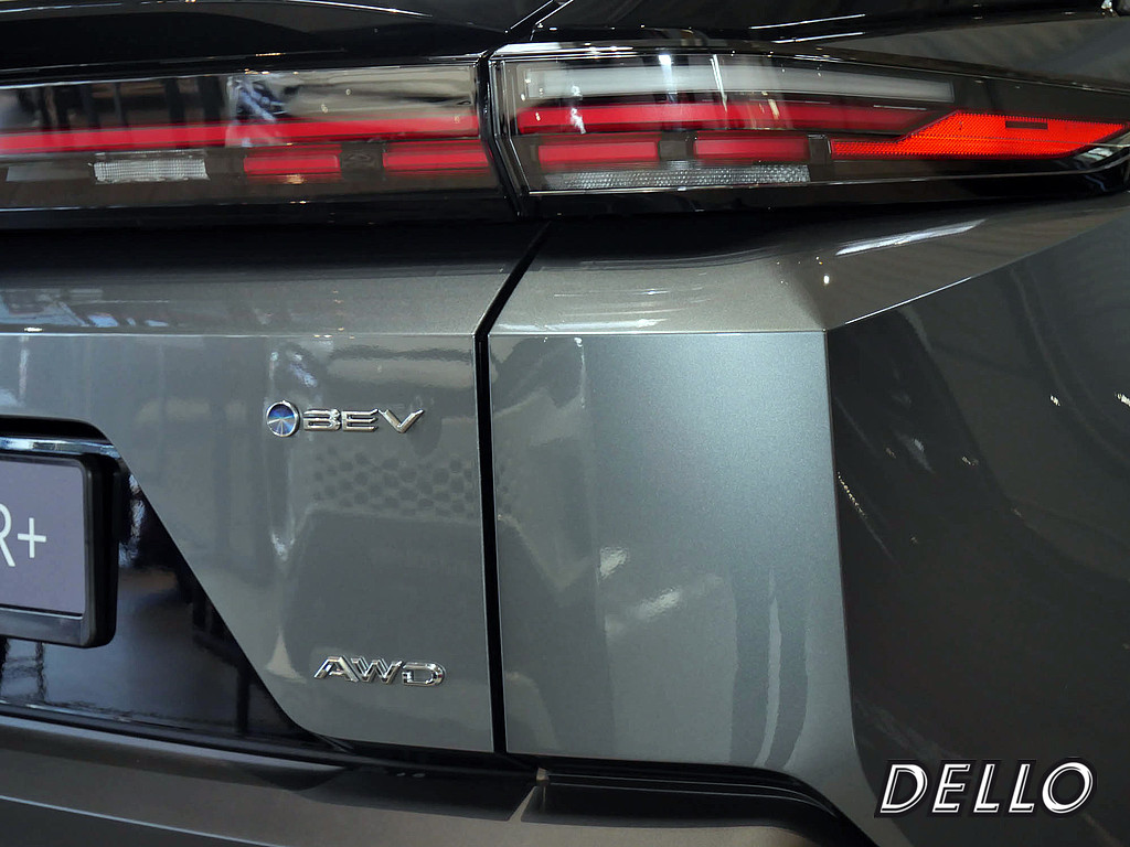 Fahrzeugansicht TOYOTA C-HR+ Lounge - Bild 7