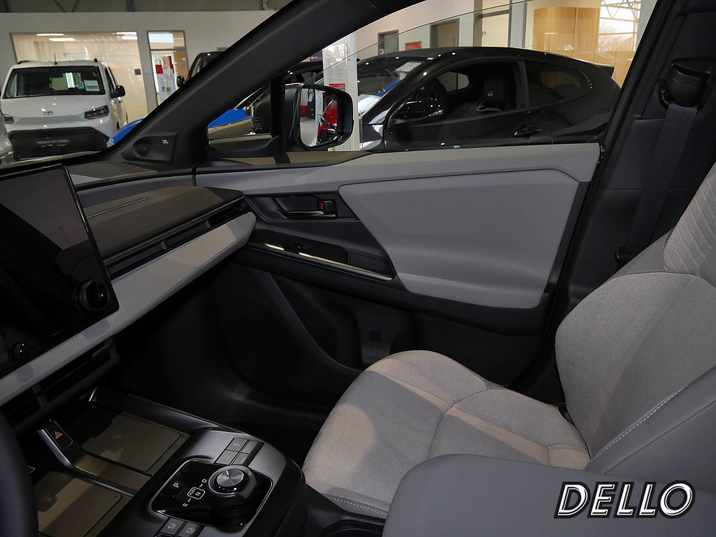 Fahrzeugansicht TOYOTA C-HR+ Lounge - Bild 29