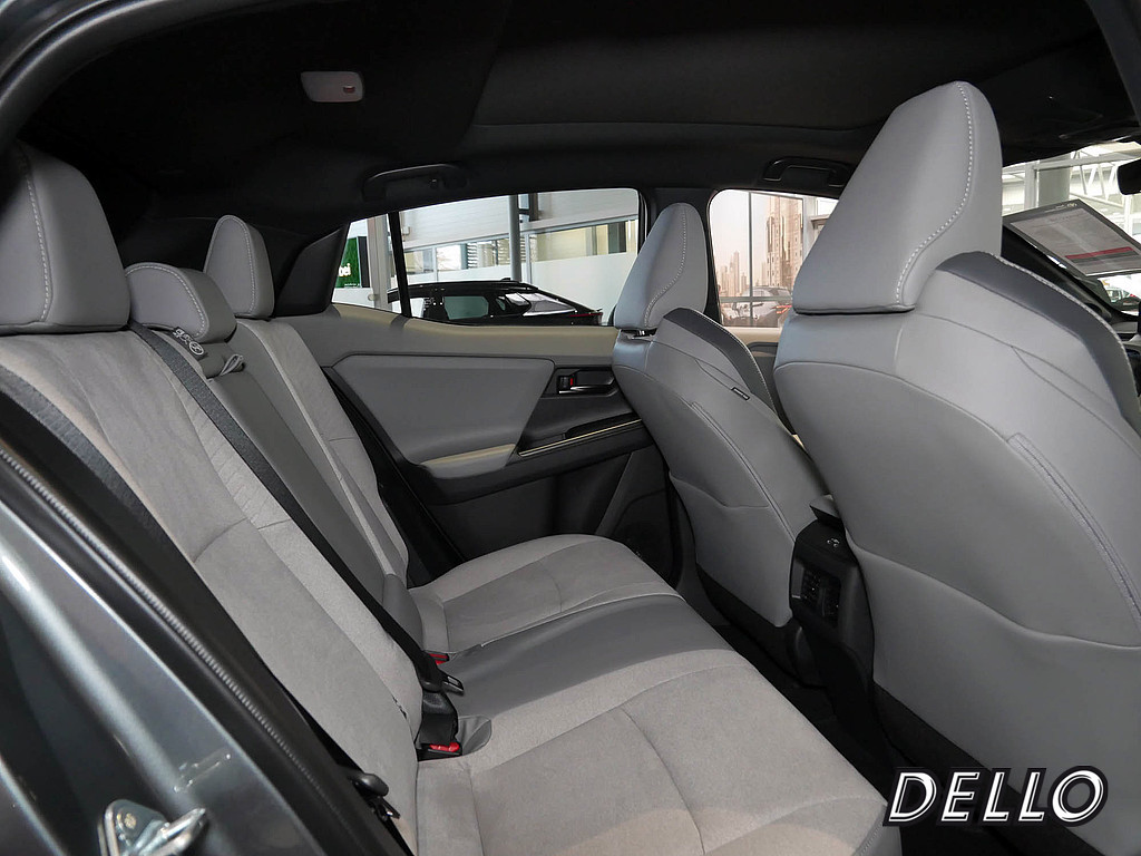 Fahrzeugansicht TOYOTA C-HR+ Lounge - Bild 42