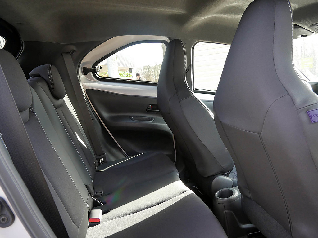 Fahrzeugansicht TOYOTA Aygo X 1.0 JBL Edition - Bild 2