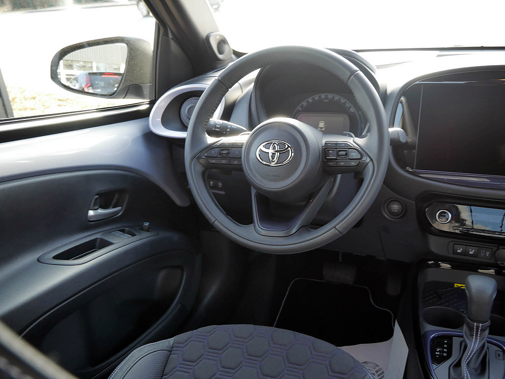 Fahrzeugansicht TOYOTA Aygo X 1.0 JBL Edition - Bild 4