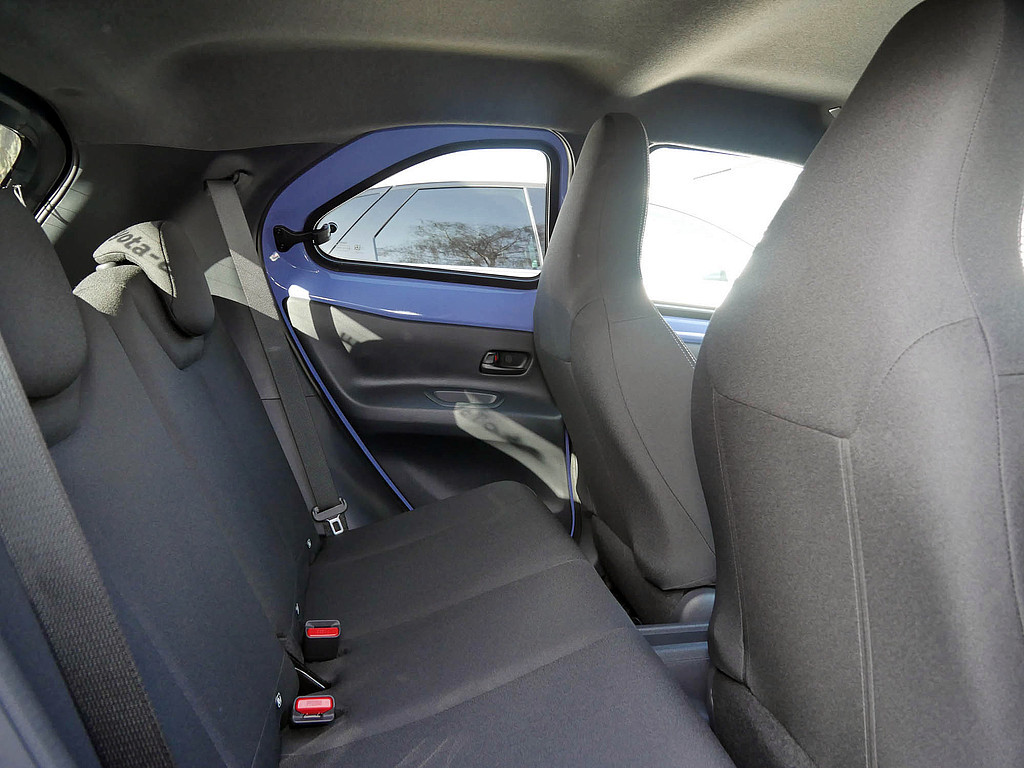 Fahrzeugansicht TOYOTA Aygo X 1.0 Teamplayer - Bild 2