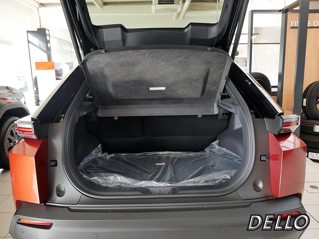 Fahrzeugansicht TOYOTA C-HR+ Lounge - Bild 7