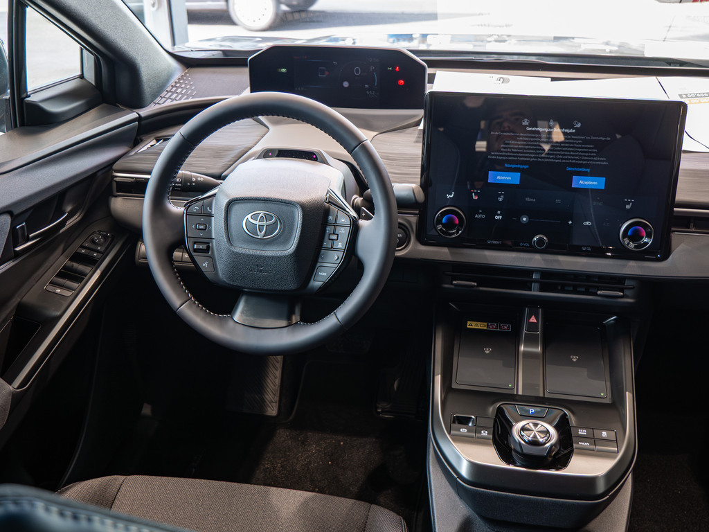 Fahrzeugansicht TOYOTA C-HR + Teamplayer - Bild 3