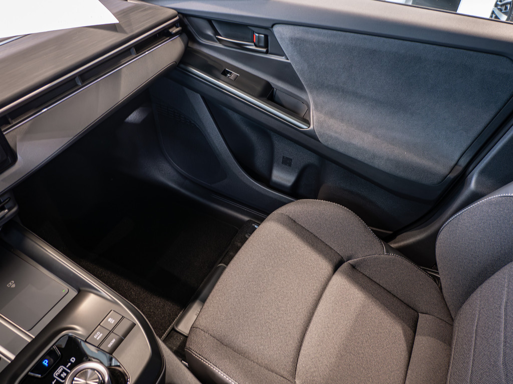 Fahrzeugansicht TOYOTA C-HR + Teamplayer - Bild 21