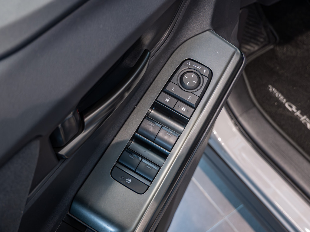 Fahrzeugansicht TOYOTA C-HR + Teamplayer - Bild 35