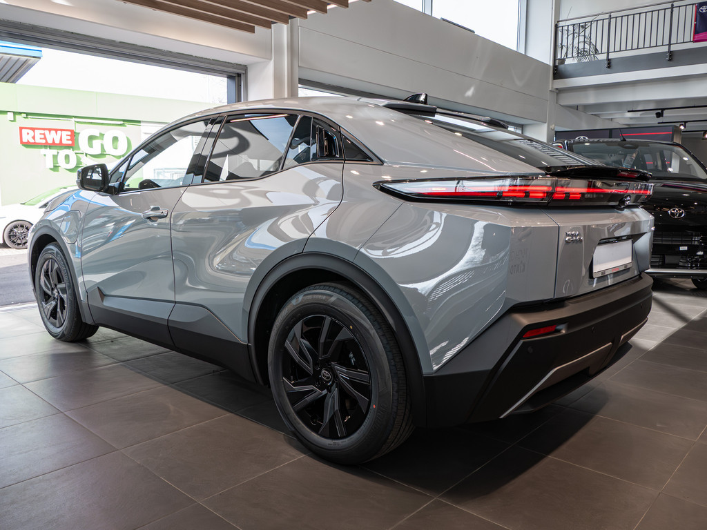 Fahrzeugansicht TOYOTA C-HR + Teamplayer - Bild 37