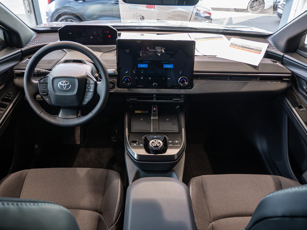 Fahrzeugansicht TOYOTA C-HR + Teamplayer - Bild 2