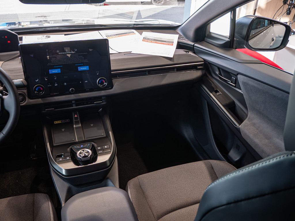 Fahrzeugansicht TOYOTA C-HR + Teamplayer - Bild 4