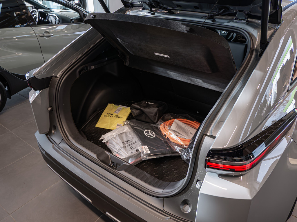 Fahrzeugansicht TOYOTA C-HR + Teamplayer - Bild 6