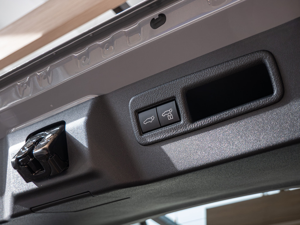 Fahrzeugansicht TOYOTA C-HR + Teamplayer - Bild 7