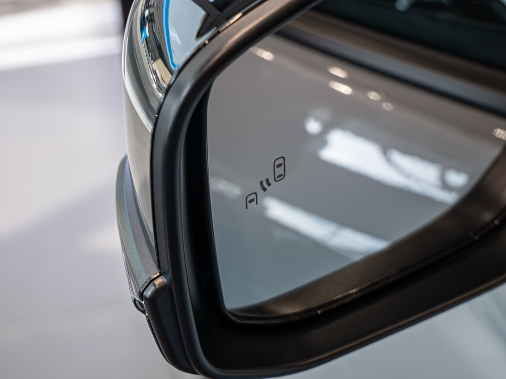 Fahrzeugansicht TOYOTA C-HR + Teamplayer - Bild 8