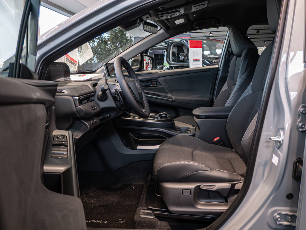 Fahrzeugansicht TOYOTA C-HR + Teamplayer - Bild 11