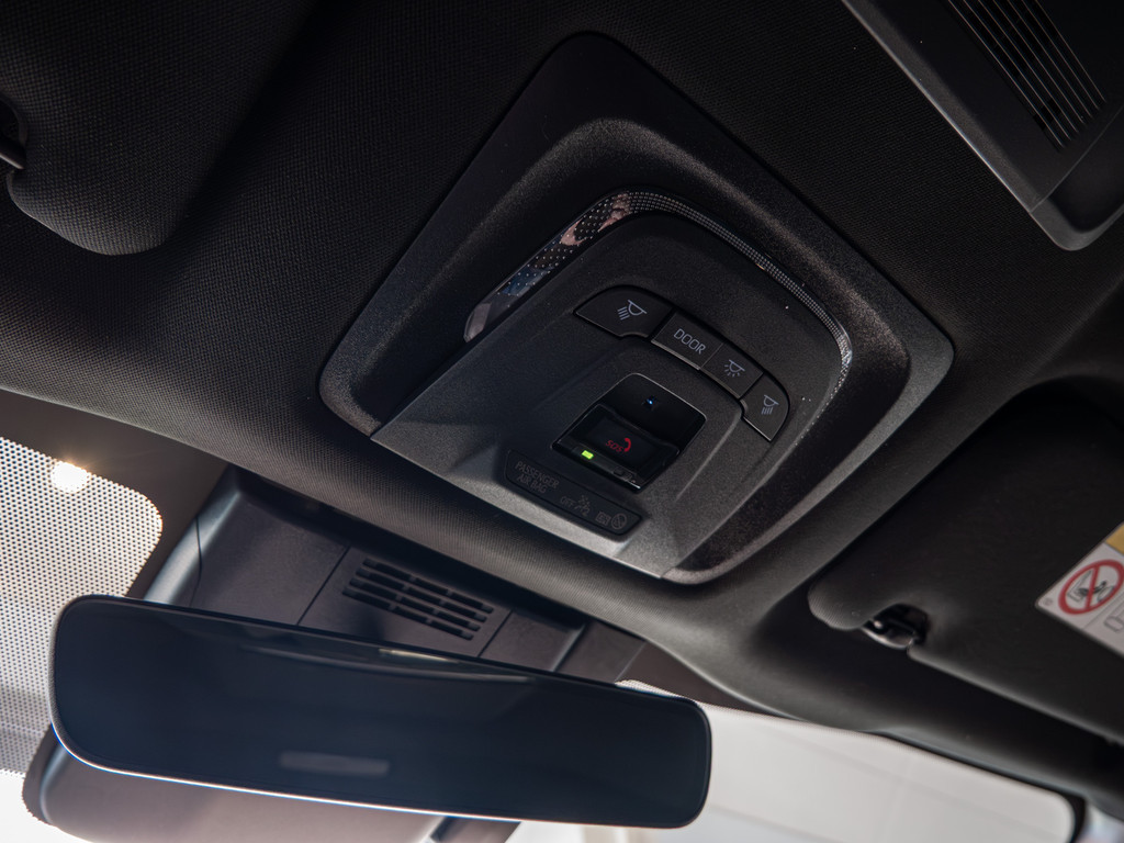 Fahrzeugansicht TOYOTA C-HR + Teamplayer - Bild 22