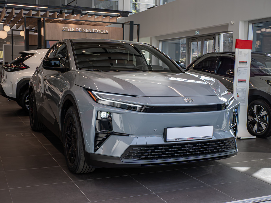 Fahrzeugansicht TOYOTA C-HR + Teamplayer - Bild 23