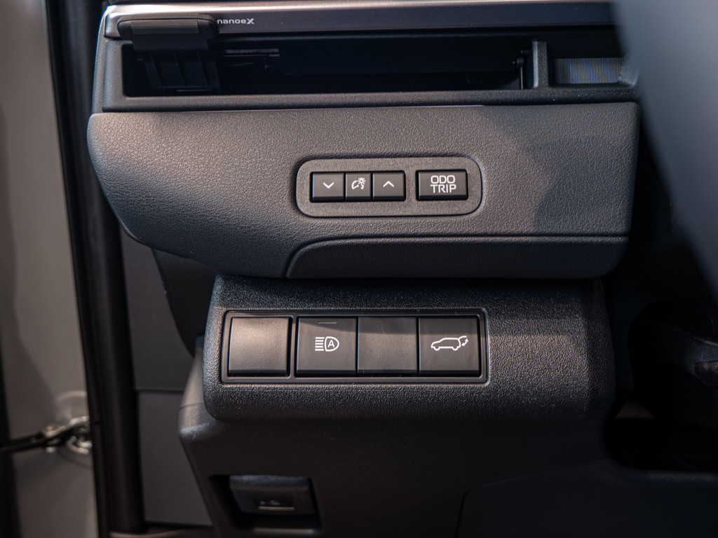 Fahrzeugansicht TOYOTA C-HR + Teamplayer - Bild 30