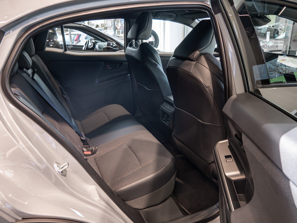 Fahrzeugansicht TOYOTA C-HR + Teamplayer - Bild 41