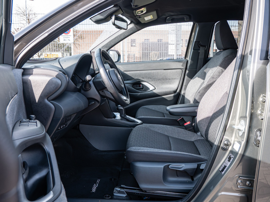 Fahrzeugansicht TOYOTA Yaris Cross Hybrid Team D - Bild 5