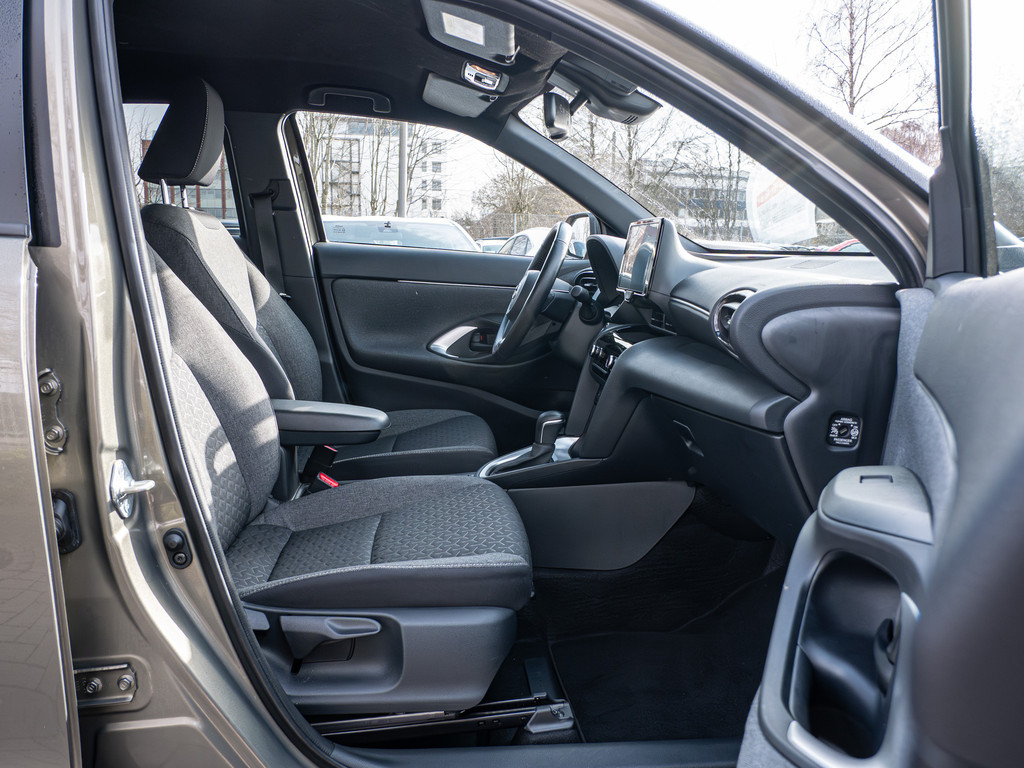 Fahrzeugansicht TOYOTA Yaris Cross Hybrid Team D - Bild 6