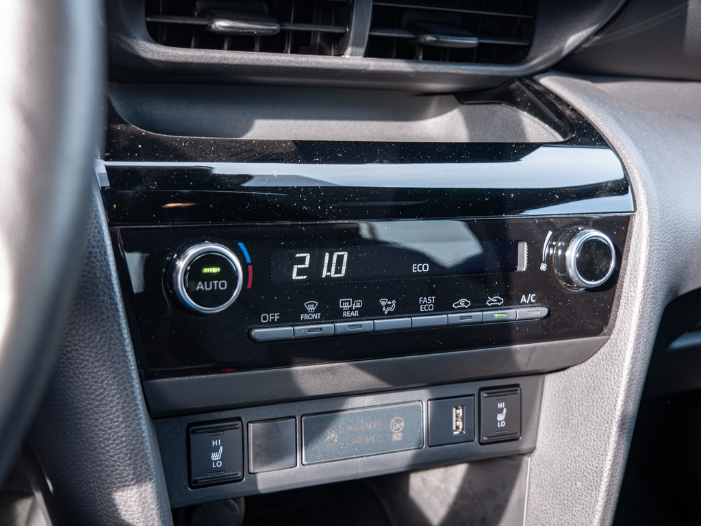 Fahrzeugansicht TOYOTA Yaris Cross Hybrid Team D - Bild 19