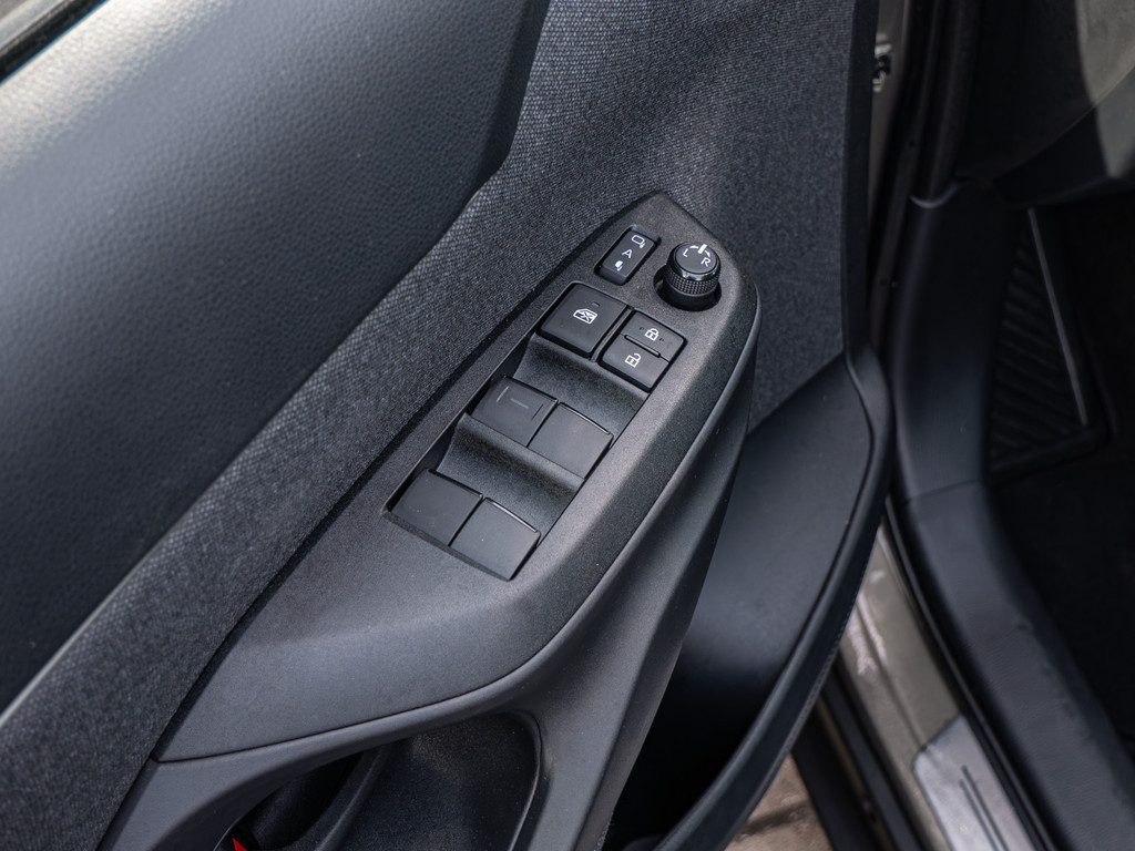 Fahrzeugansicht TOYOTA Yaris Cross Hybrid Team D - Bild 38