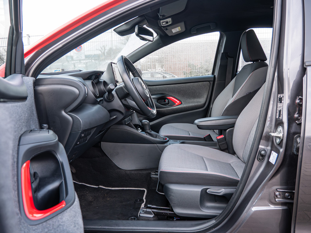 Fahrzeugansicht TOYOTA Yaris Hybrid 1.5 VVT-i Tokyo Spirit - Bild 4