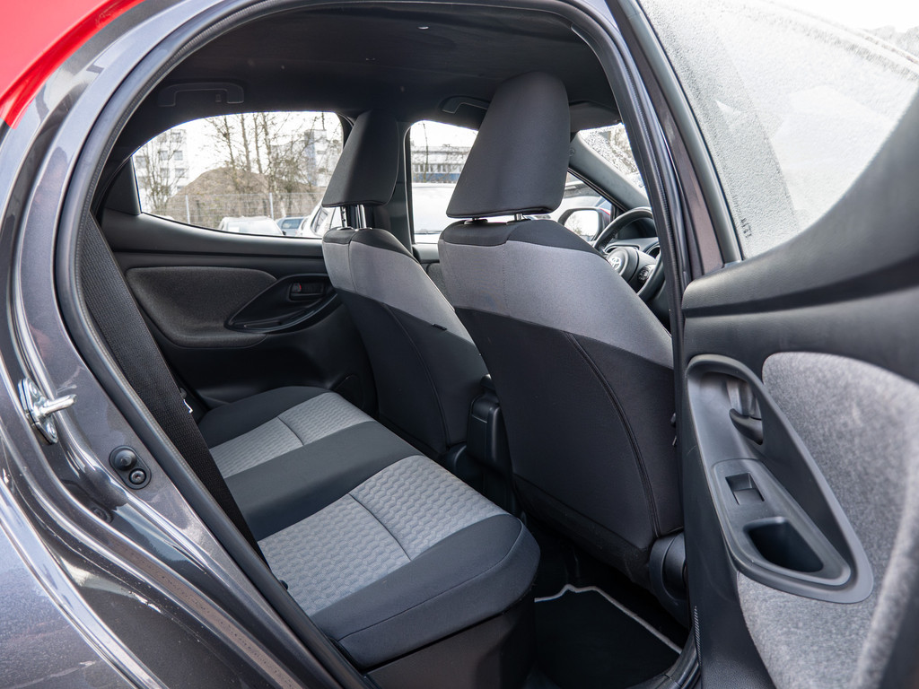 Fahrzeugansicht TOYOTA Yaris Hybrid 1.5 VVT-i Tokyo Spirit - Bild 6